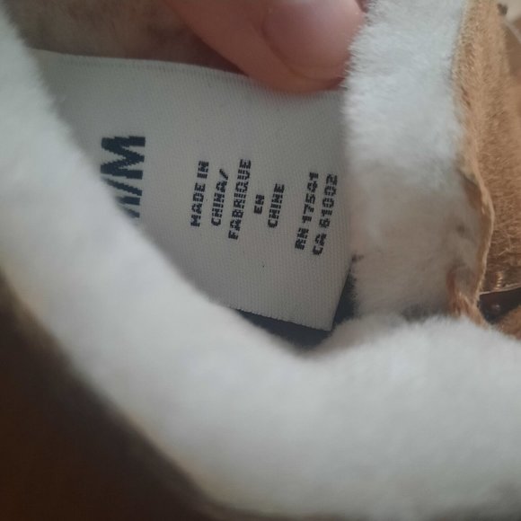 NWT UGG men shearling suede tech gloves, size M - Picture 3 of 4